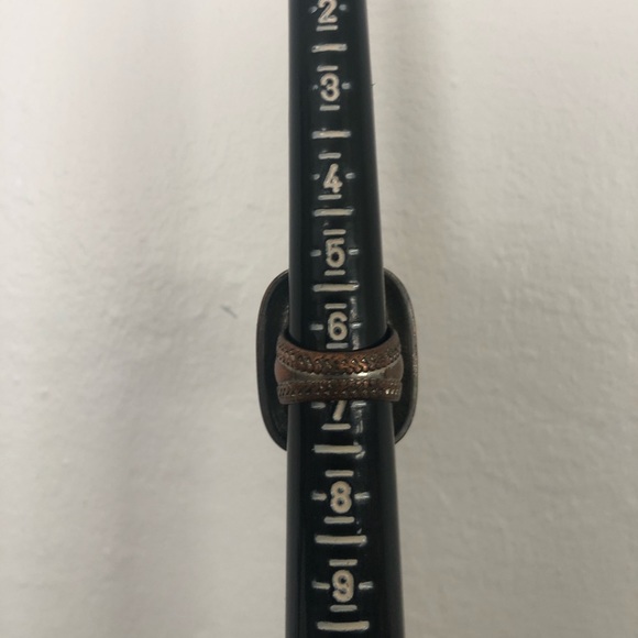 Black ring - Picture 2 of 8